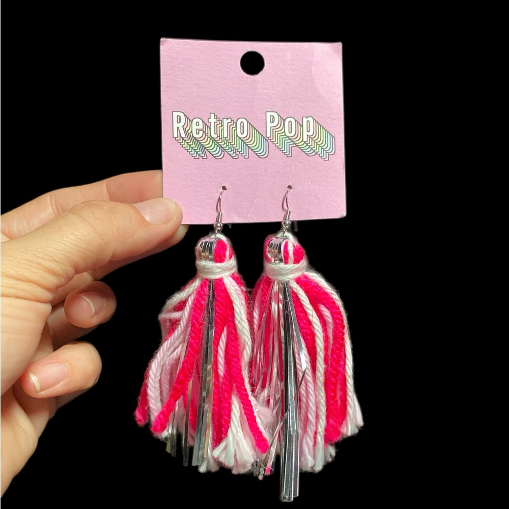3/$18 NWT- Retro Pop Pink and Silver Tassel Earrings